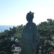 この時には桂浜の龍馬像を真横から見られます！