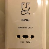 バスルームのコンセントです