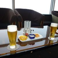 42階ラウンジでのカクテルサービス