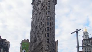 絶妙な形のビル