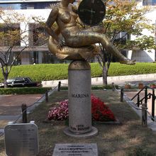 マリーナ像