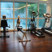 シンガポールの昼間は暑いので、ホテルでスポーツするのも１つ