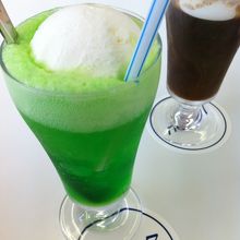 クリームソーダ(380円)