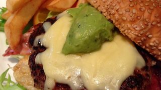 パティは歯ごたえアリです。