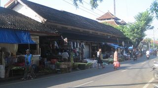 やっぱり市場は活気あります～