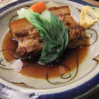 レストランのラフテー、食事はみんな美味しかった。