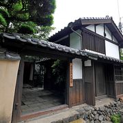 なかなかの屋敷．300円するが日本の家屋の良さと庭園が見られる．おすすめ