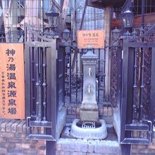 持ち帰りも可、ただし飲料としては不可のようです。