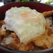 一番人気の鶏のしょうが焼き丼。