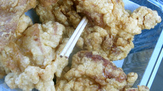 注文を受けてから揚げる、揚げ立てジューシーふっくら、味も最高の「からあげきよかわ」