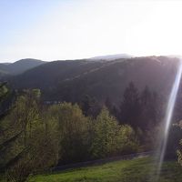 ホテル付近からの眺め。常に滝の音が響いています。