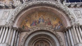 服装と手荷物には注意