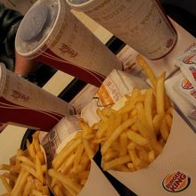 無難にバーガーキング！サイズはふつうなのにおっきい！