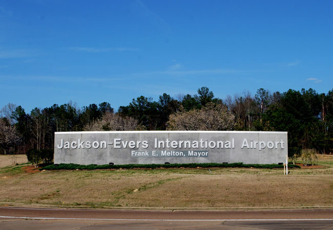 ジャクソン エヴァース国際空港 (JAN)