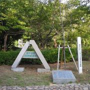源平合戦８００周年記念碑が有ります。