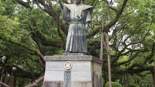 阿波藩の初代藩主の銅像