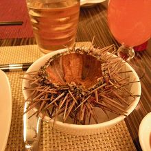 ウニは大連産の生うに。日本のものとは全く違います