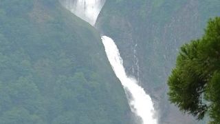 落差日本一の『称名滝』