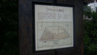 橋の下は高速道路