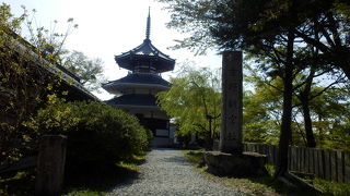 金峯山寺の蔵王堂の右側