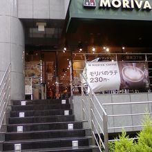 階段がちょっと急です。