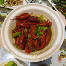 ザリガニ、３５０ｇ　６８元