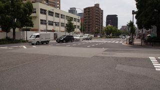 神戸の中心部を東西に走る道路