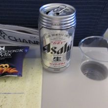 往路のANA機内、飲み物サービスから開始