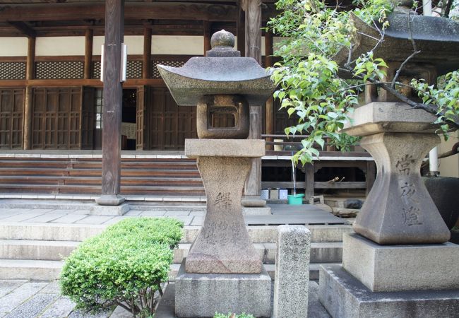 岩松助左衛門の墓