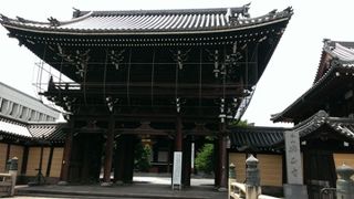西本願寺のすぐお隣