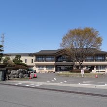 市街地ではなく、大谷川のほとりにあります