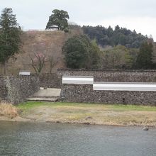 球磨川に浮かぶ人吉城址