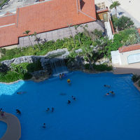 部屋から見たプール