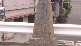 大坂冬の陣では、徳川方の九鬼守隆の軍勢はいち早くこの川を固めたほどの要所