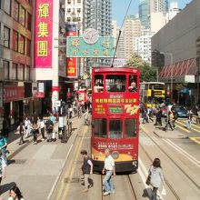 すれ違うトラム