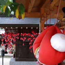 「サルボボ」の供養棚