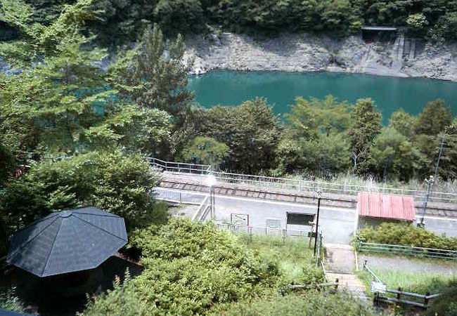 奥大井湖上駅を見下ろせる山小屋