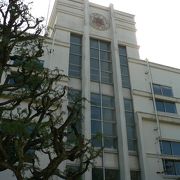 １９２９年建築の３階建で登録有形文化財、大阪歯科大学牧野学舎本館