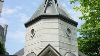 きんらんどんすの　帯しめながら