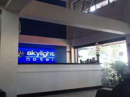 スカイライト ホテル 写真