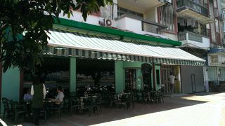 喧騒からは少し離れて