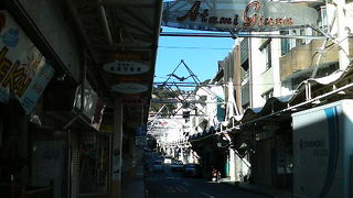 熱海らしい風情のある古きよき商店街