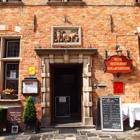 ホテルの入口、１階のレストランと同じです。