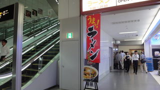 地下１Fの一番奥にあります