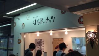 行列の耐えないドーナツ屋さん