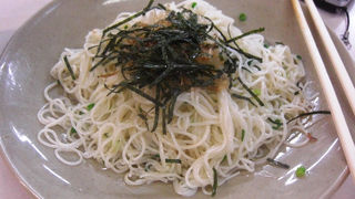 公設市場二階です