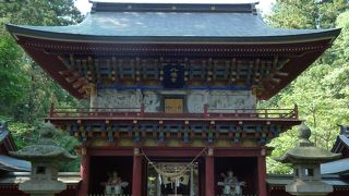 流鏑馬の行事で有名な神社