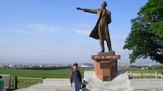 札幌市街や札幌ドームが見渡せる丘