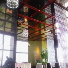 早めのランチでまだ誰もいません。