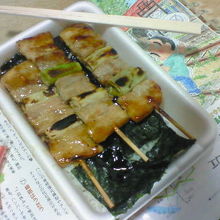 ヤキトリが乗っている「元祖やきとり弁当」です。